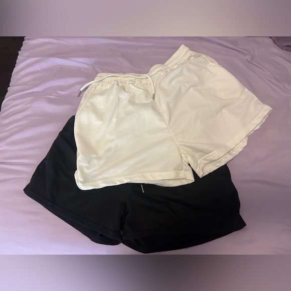 White and black shorts - Picture 2 of 3